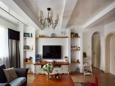 90㎡新房漂亮又实用，电视墙嵌入式置物架和沙发墙拱形门吧台太棒了