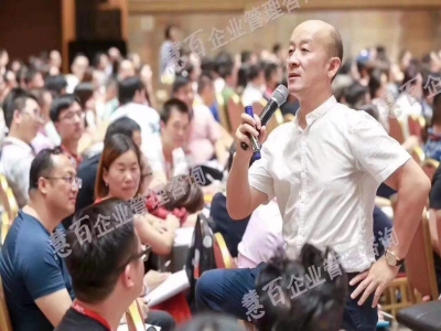 百合装饰老板是谁？